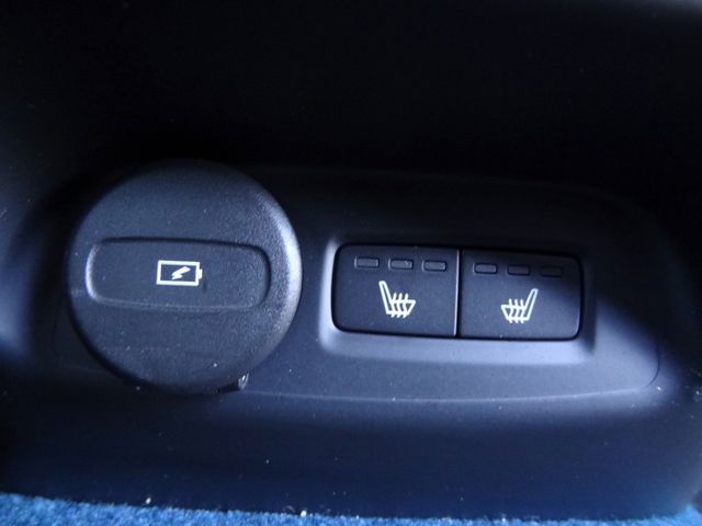 Thumbnail: 2023 Volvo C40 - 21