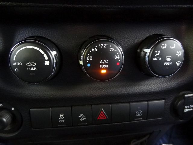 Thumbnail: 2015 Jeep Wrangler - 25