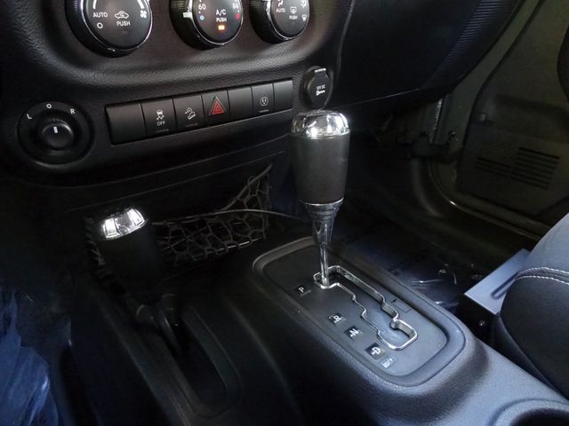 Thumbnail: 2015 Jeep Wrangler - 26