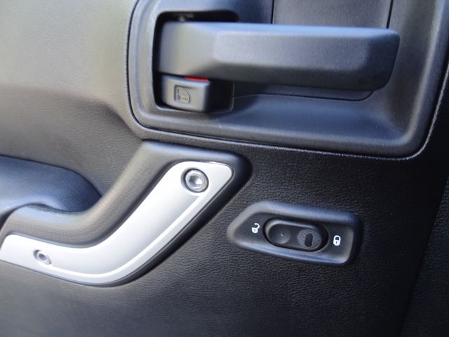 Thumbnail: 2015 Jeep Wrangler - 19