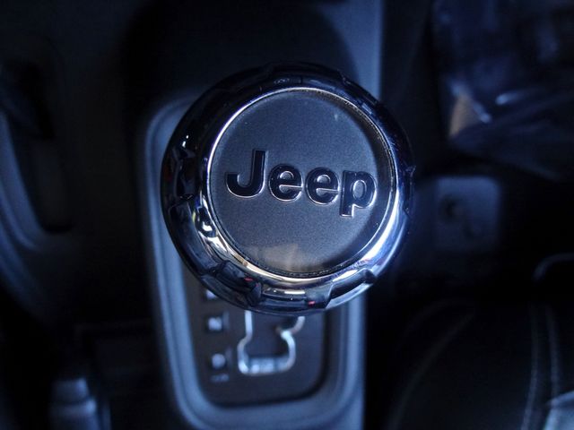 Thumbnail: 2016 Jeep Wrangler - 32