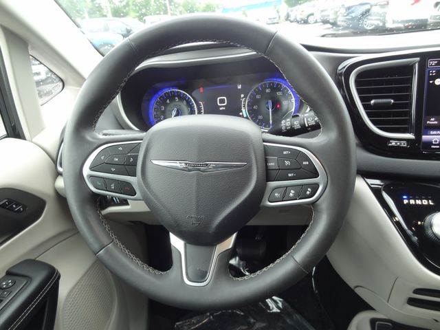Thumbnail: 2023 Chrysler Pacifica - 9