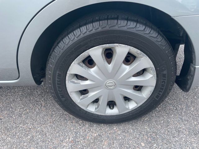 2013 Nissan Versa S Plus 24