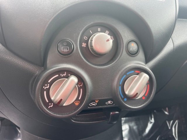 2013 Nissan Versa S Plus 23