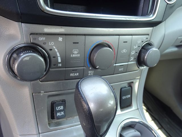 Thumbnail: 2013 Toyota Highlander - 16