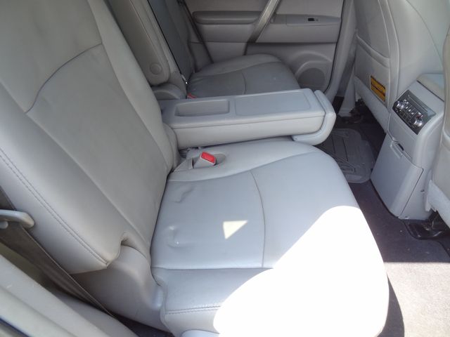 Thumbnail: 2013 Toyota Highlander - 20