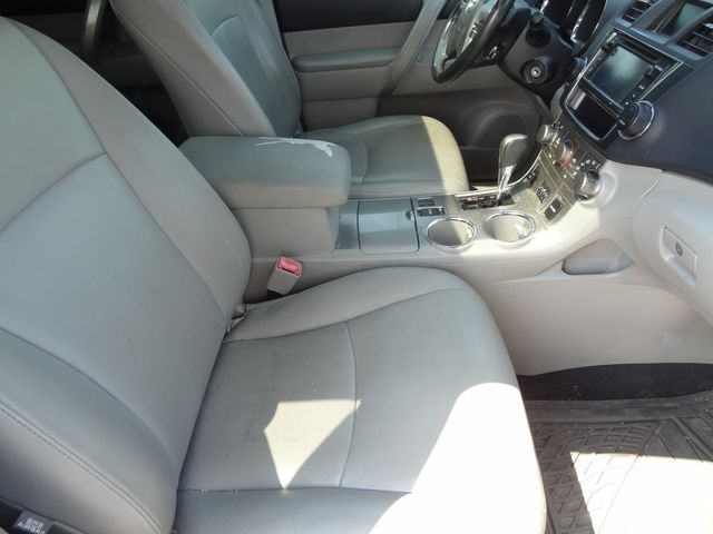 Thumbnail: 2013 Toyota Highlander - 19