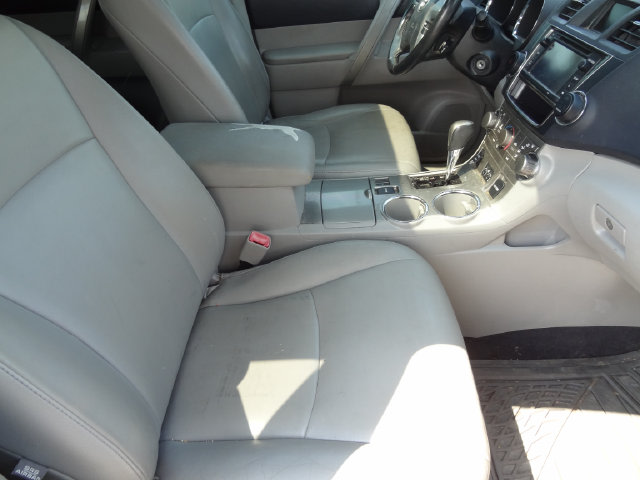 Thumbnail: 2013 Toyota Highlander - 19