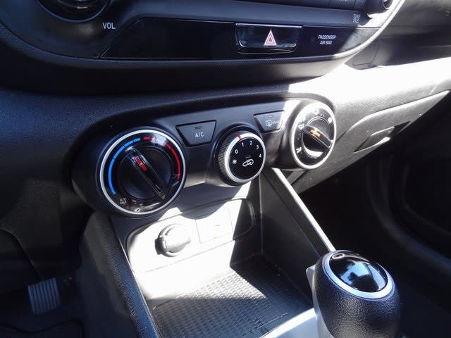 Thumbnail: 2021 Hyundai Venue - 2