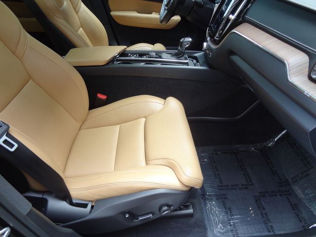Thumbnail: 2019 Volvo XC60 - 25