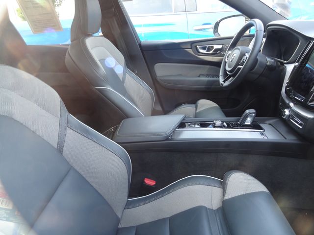 Thumbnail: 2022 Volvo XC60 - 8