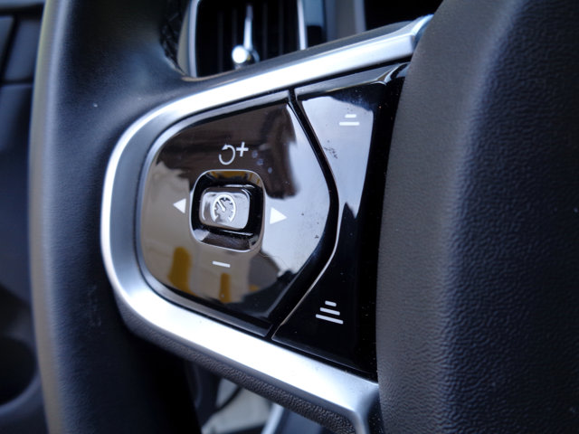 Thumbnail: 2022 Volvo XC60 - 18