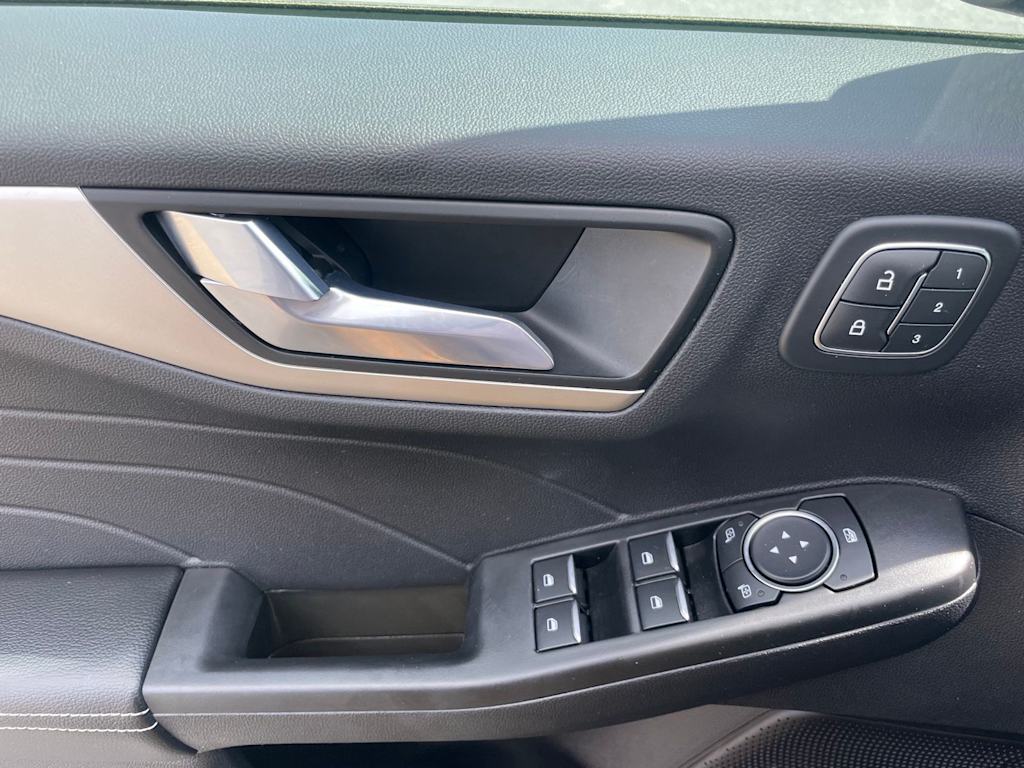 Thumbnail: 2021 Ford Escape - 21