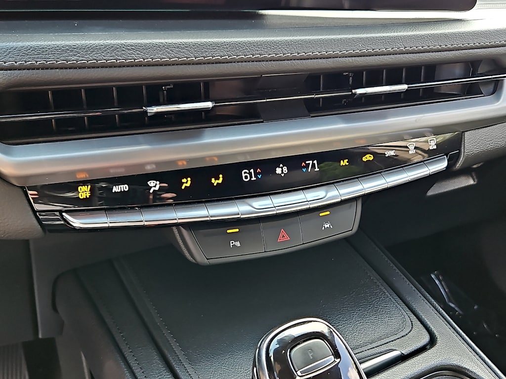 Thumbnail: 2025 Cadillac XT4 - 22