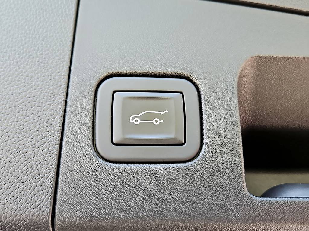 Thumbnail: 2025 Cadillac XT4 - 29