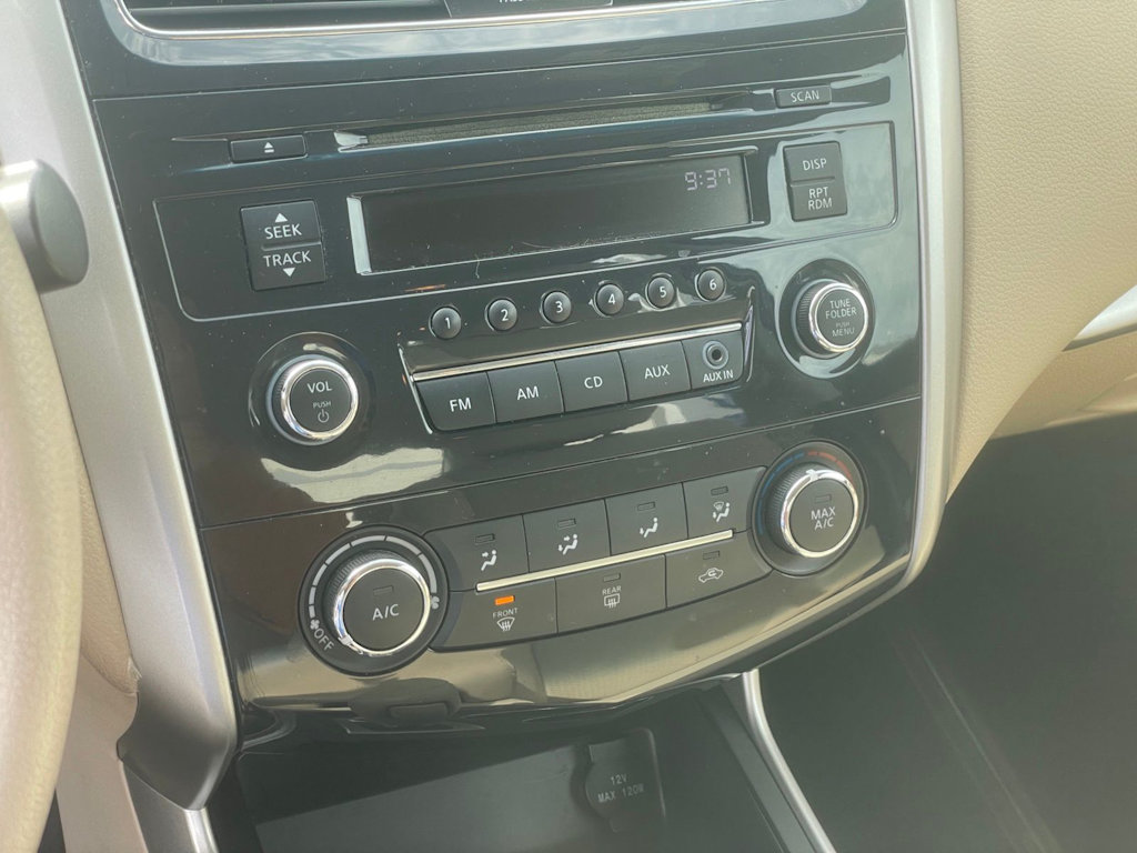 Thumbnail: 2015 Nissan Altima - 23