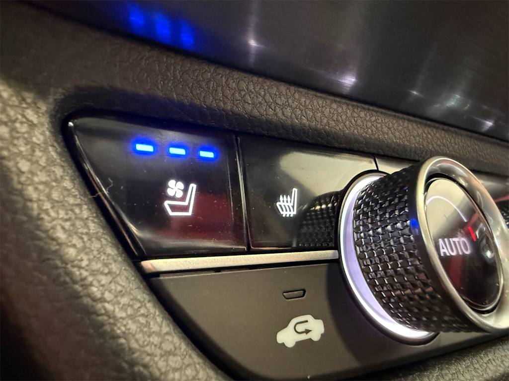 Thumbnail: 2025 Acura ADX - 28