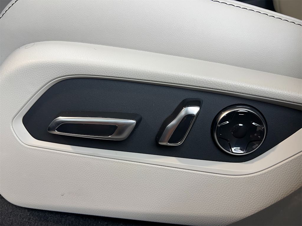 Thumbnail: 2025 Acura RDX - 18