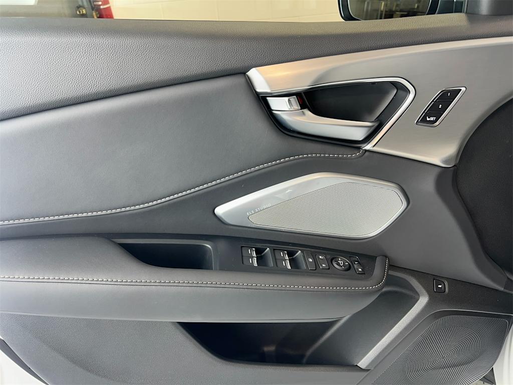 Thumbnail: 2025 Acura RDX - 23