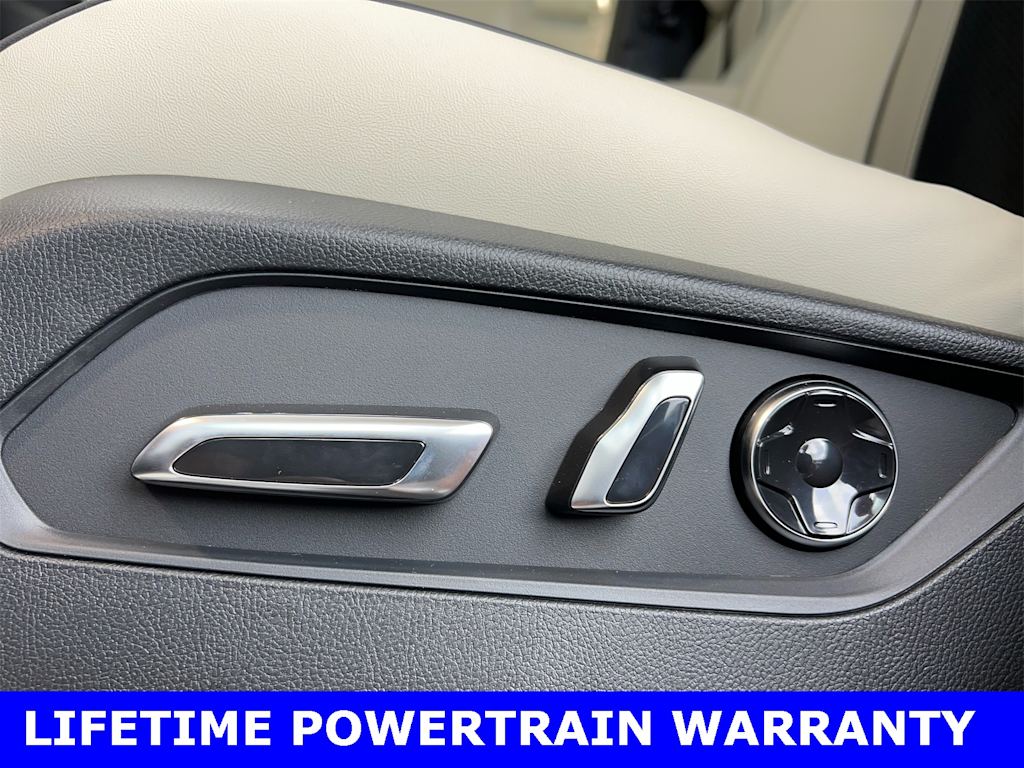 Thumbnail: 2025 Acura RDX - 24