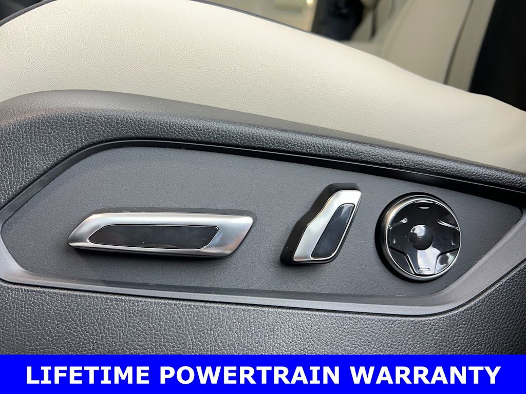 Thumbnail: 2025 Acura RDX - 24