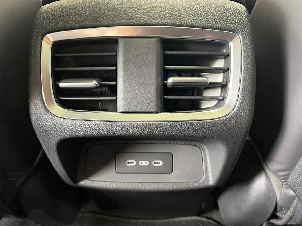 Thumbnail: 2025 Acura RDX - 36