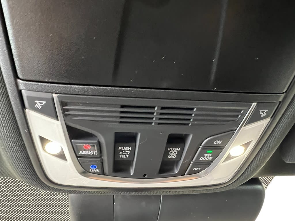 Thumbnail: 2025 Acura RDX - 30