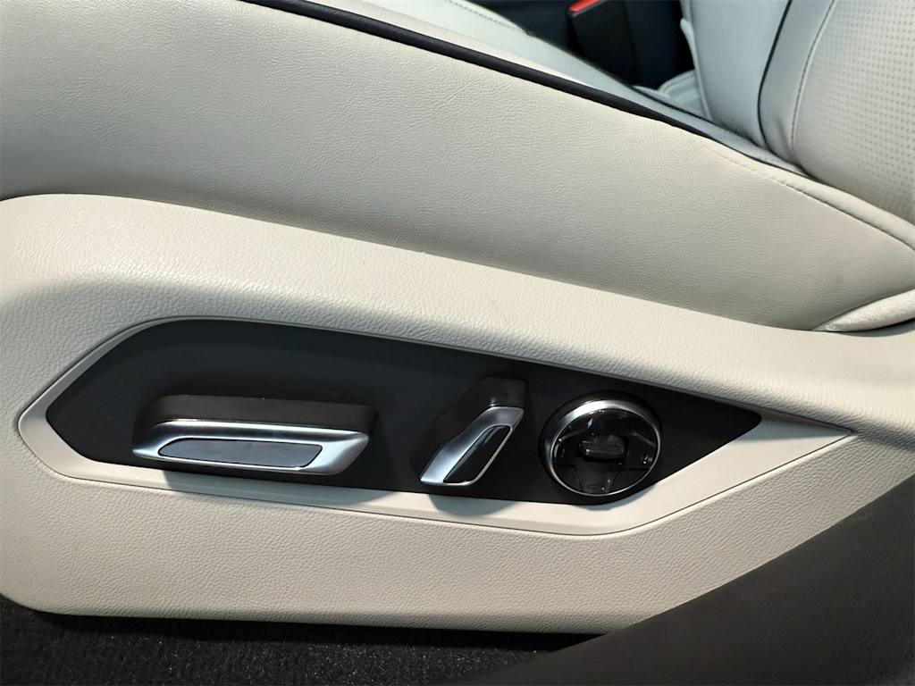 Thumbnail: 2025 Acura RDX - 19