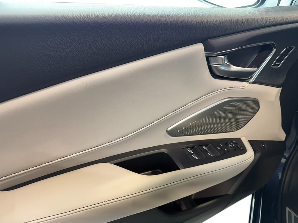 Thumbnail: 2025 Acura RDX - 20