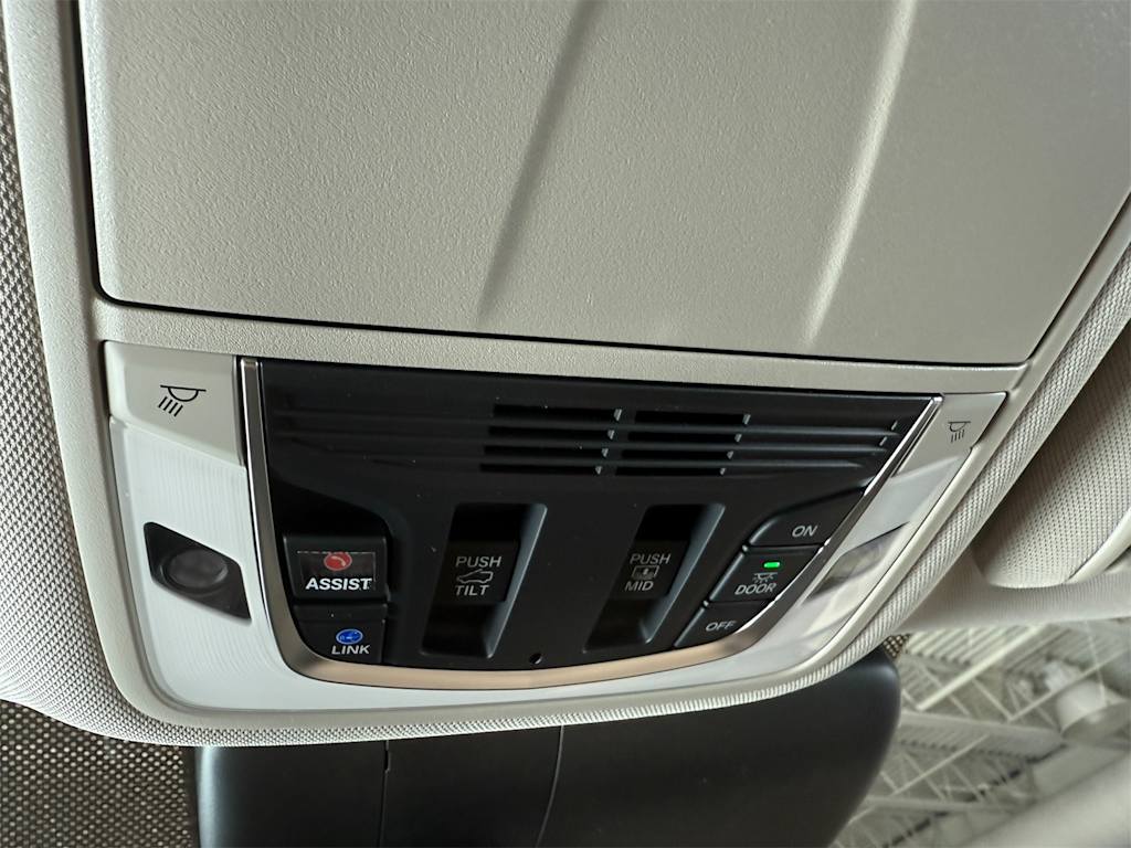 Thumbnail: 2025 Acura RDX - 24