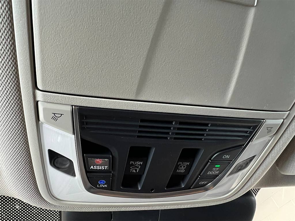 Thumbnail: 2026 Acura RDX - 25