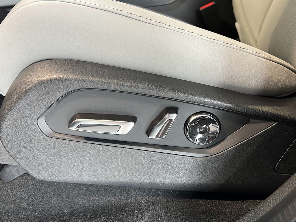 Thumbnail: 2026 Acura MDX - 20