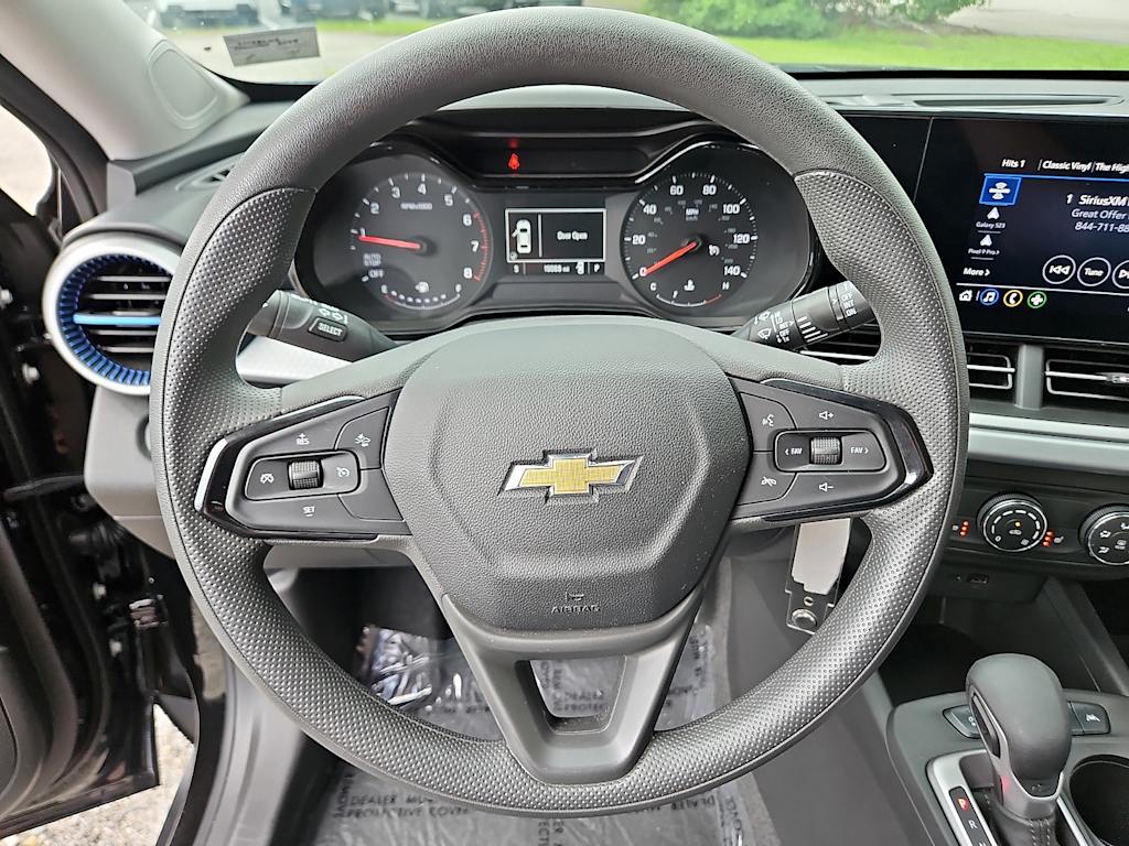 Thumbnail: 2025 Chevrolet Trax - 9