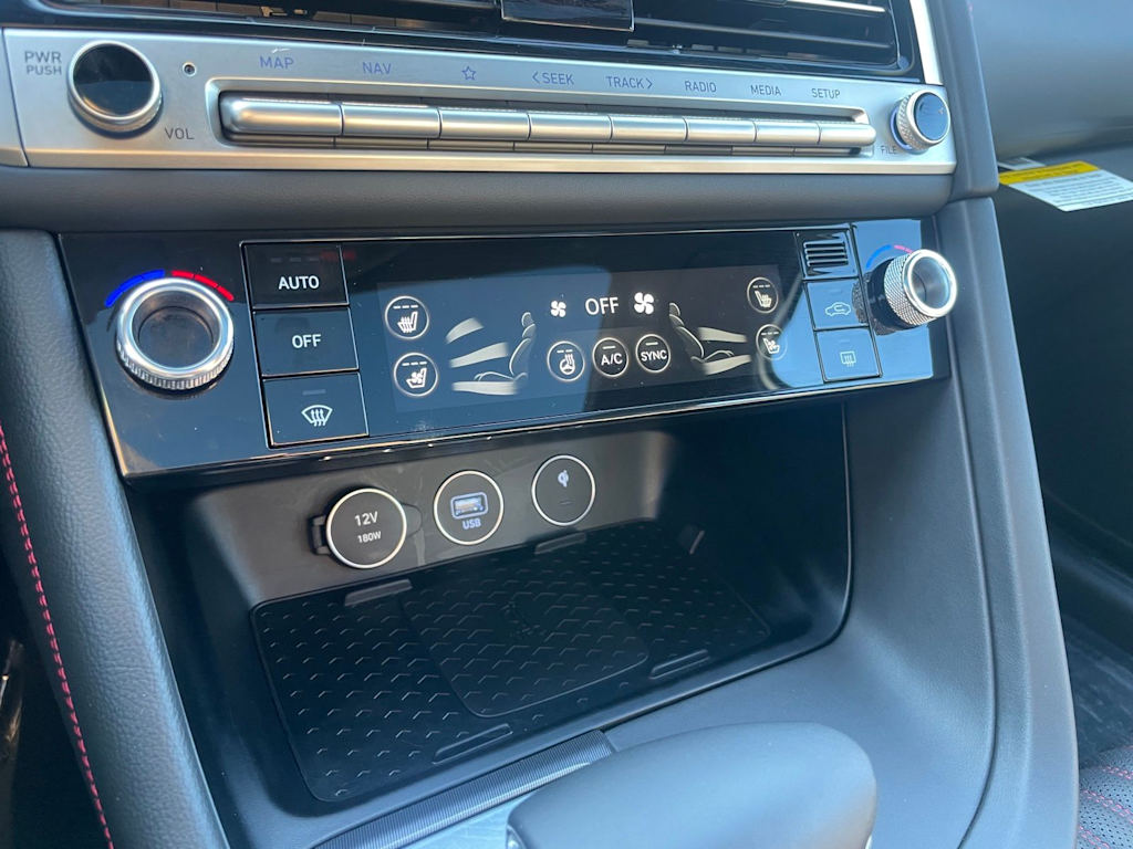 Thumbnail: 2025 Genesis G70 - 25