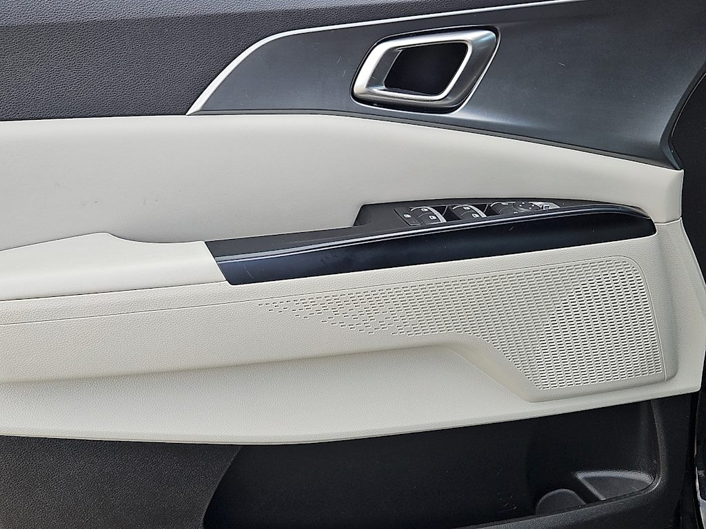 Thumbnail: 2023 Kia Carnival - 22