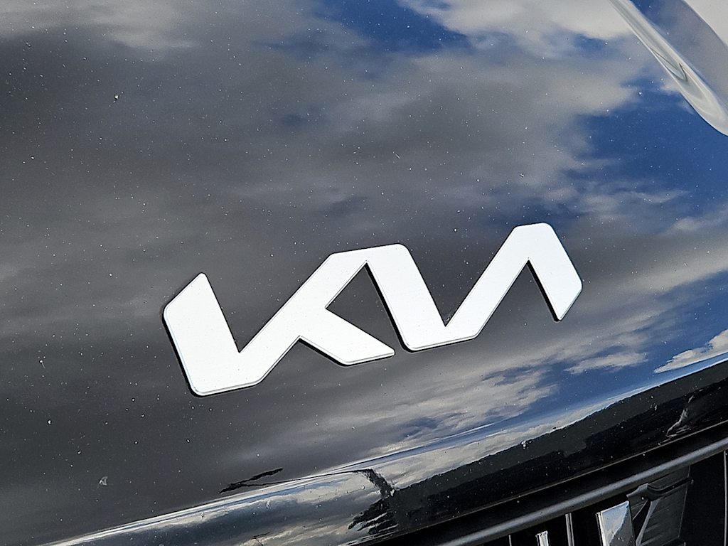 Thumbnail: 2023 Kia Carnival - 7