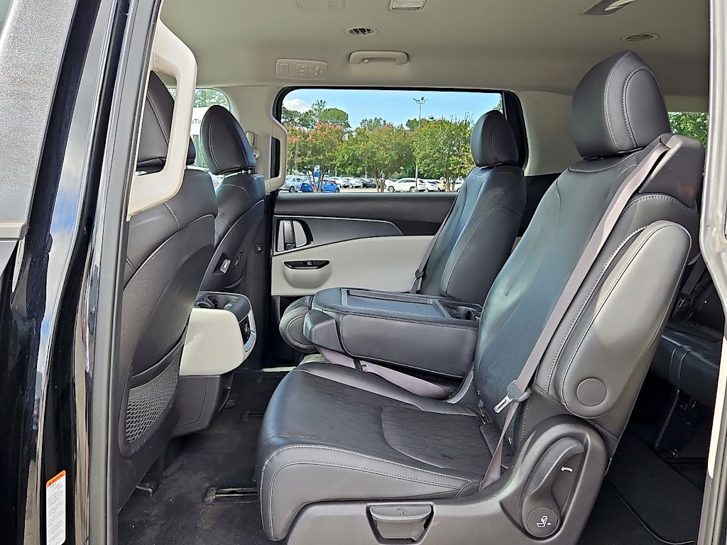 Thumbnail: 2023 Kia Carnival - 12