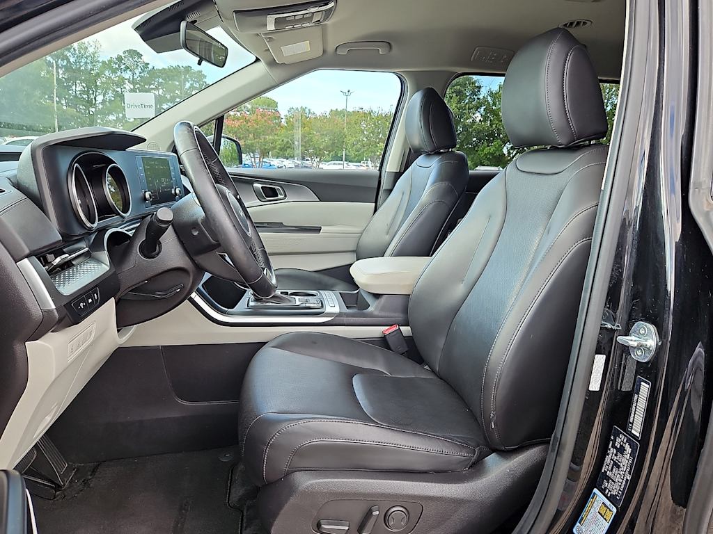 Thumbnail: 2023 Kia Carnival - 11