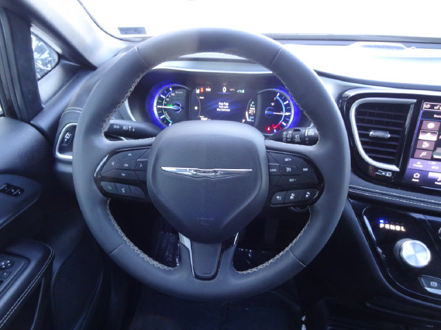 Thumbnail: 2022 Chrysler Pacifica - 8