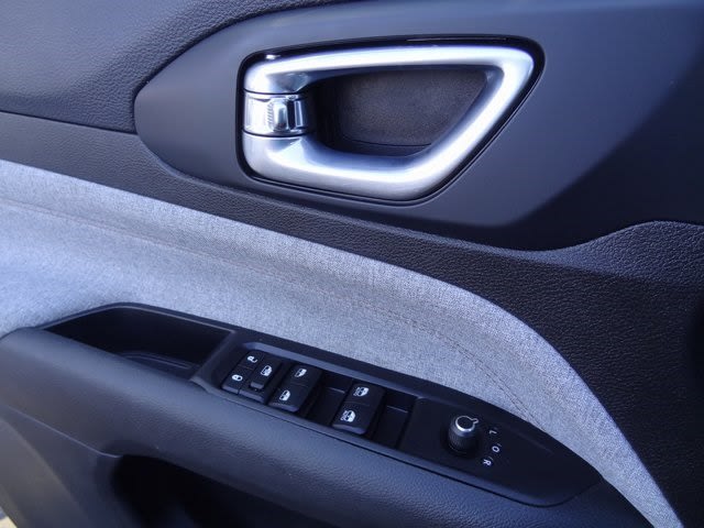 Thumbnail: 2022 Jeep Compass - 21