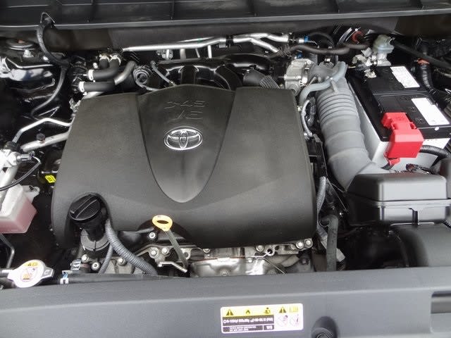 2022 Toyota Highlander XLE 8