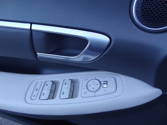 Thumbnail: 2023 Hyundai Sonata - 6