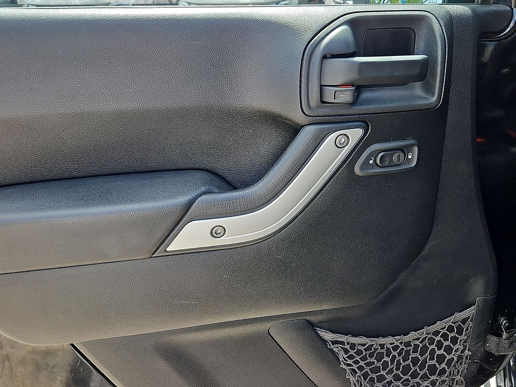 Thumbnail: 2013 Jeep Wrangler - 20