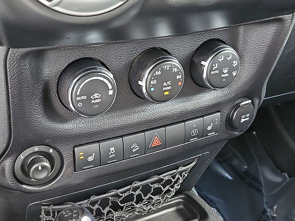 Thumbnail: 2013 Jeep Wrangler - 21