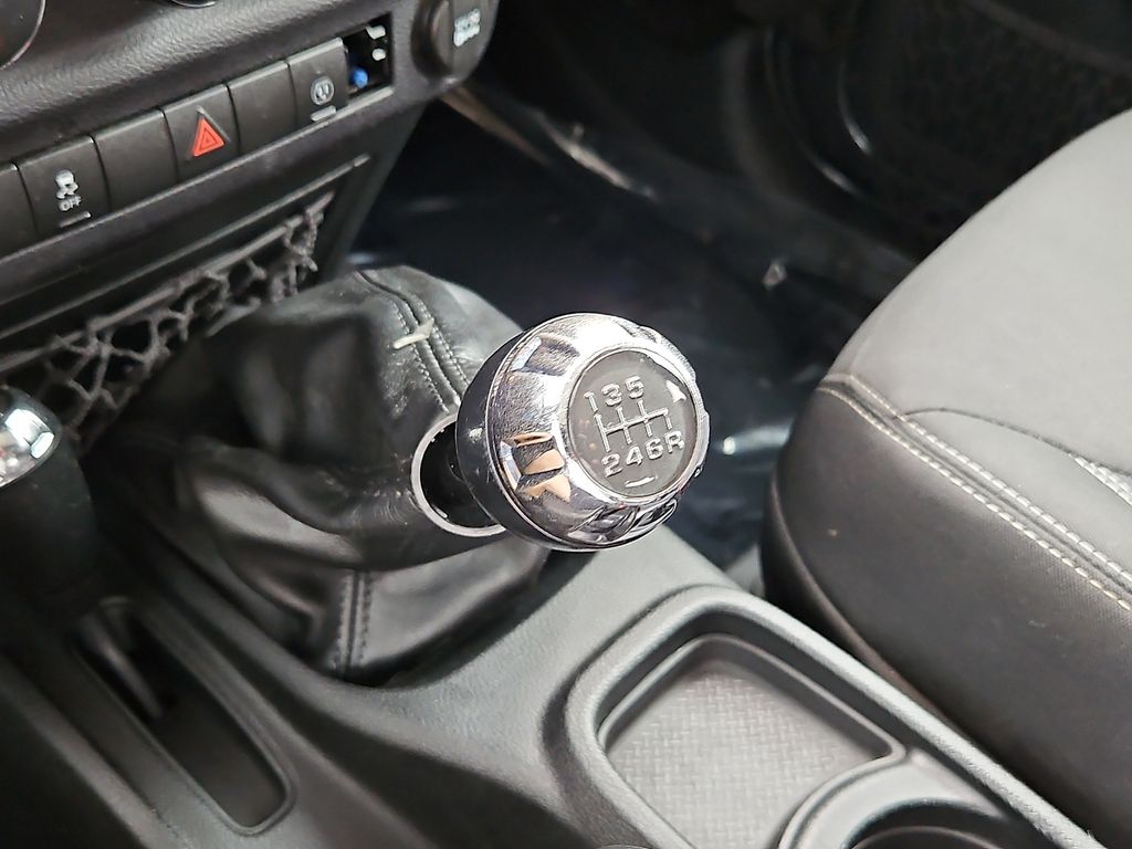 Thumbnail: 2016 Jeep Wrangler - 13