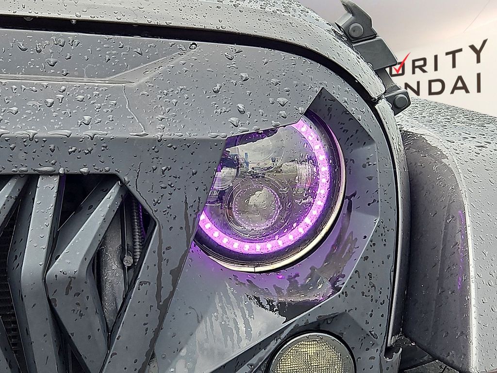 Thumbnail: 2016 Jeep Wrangler - 18