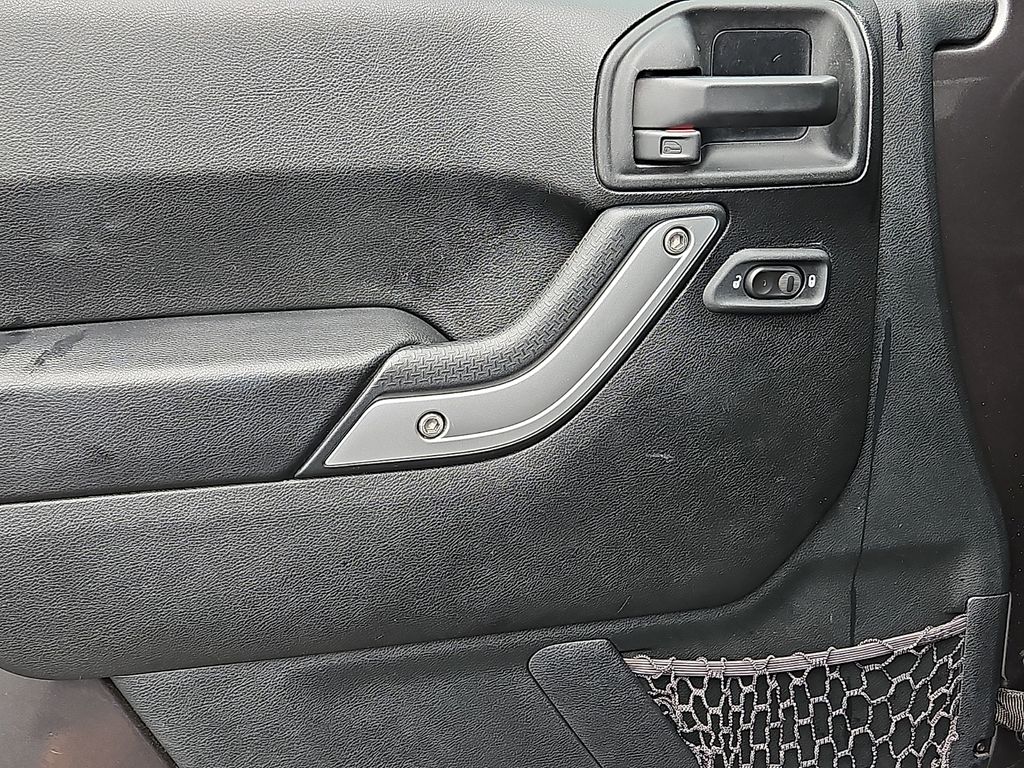 Thumbnail: 2016 Jeep Wrangler - 19