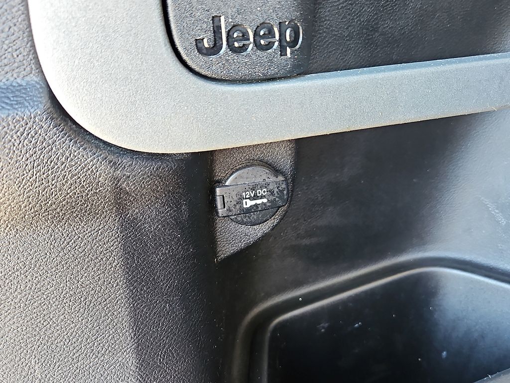 Thumbnail: 2014 Jeep Cherokee - 29