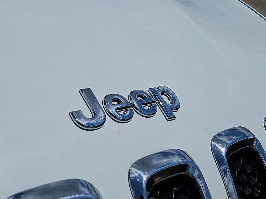 Thumbnail: 2015 Jeep Cherokee - 29
