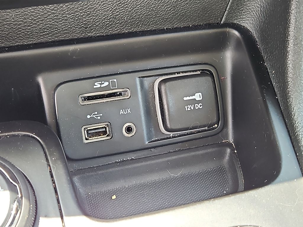 Thumbnail: 2015 Jeep Cherokee - 28